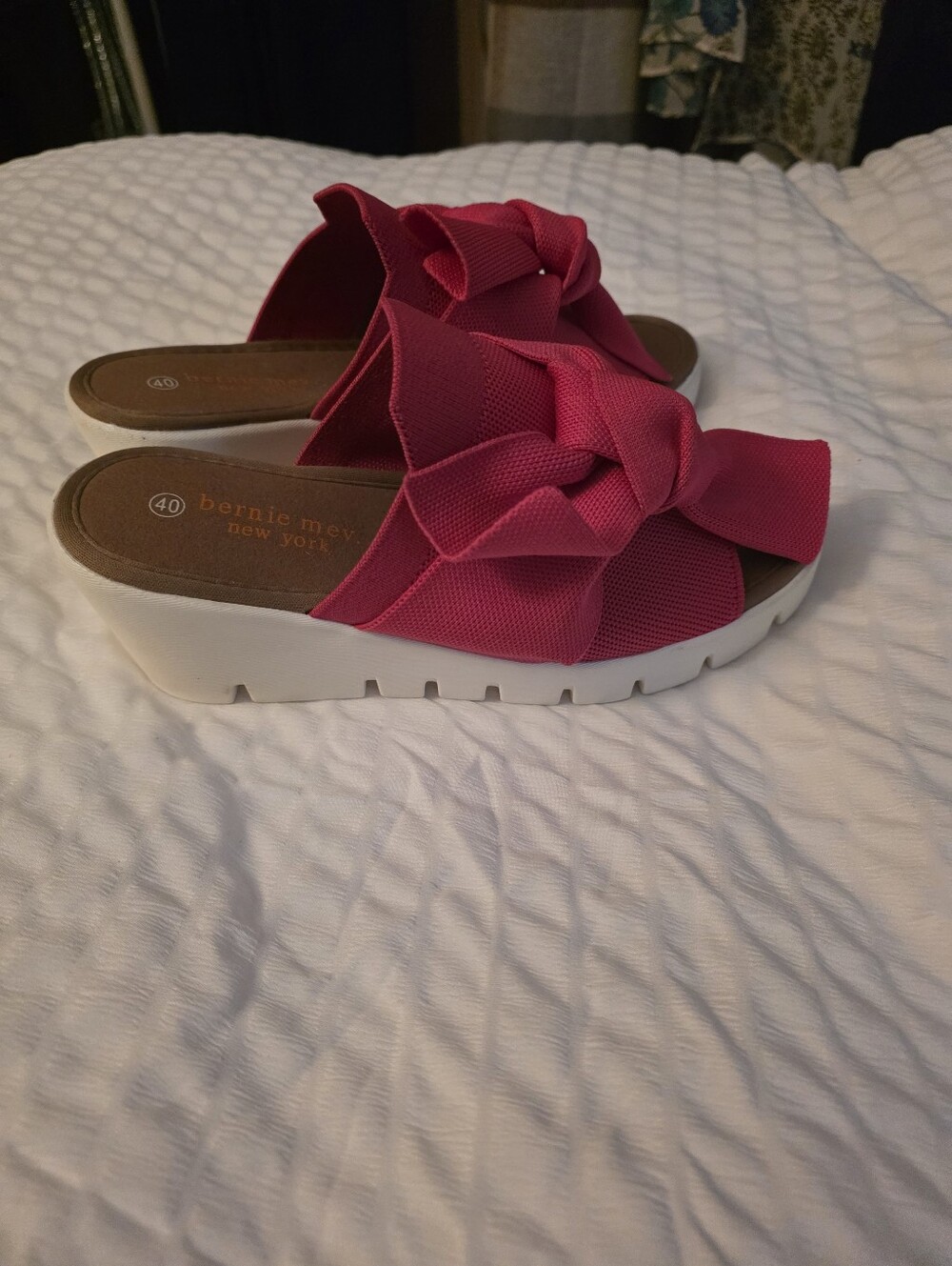 bernie mev. Hot Pink Knot-Detail Platform Slides